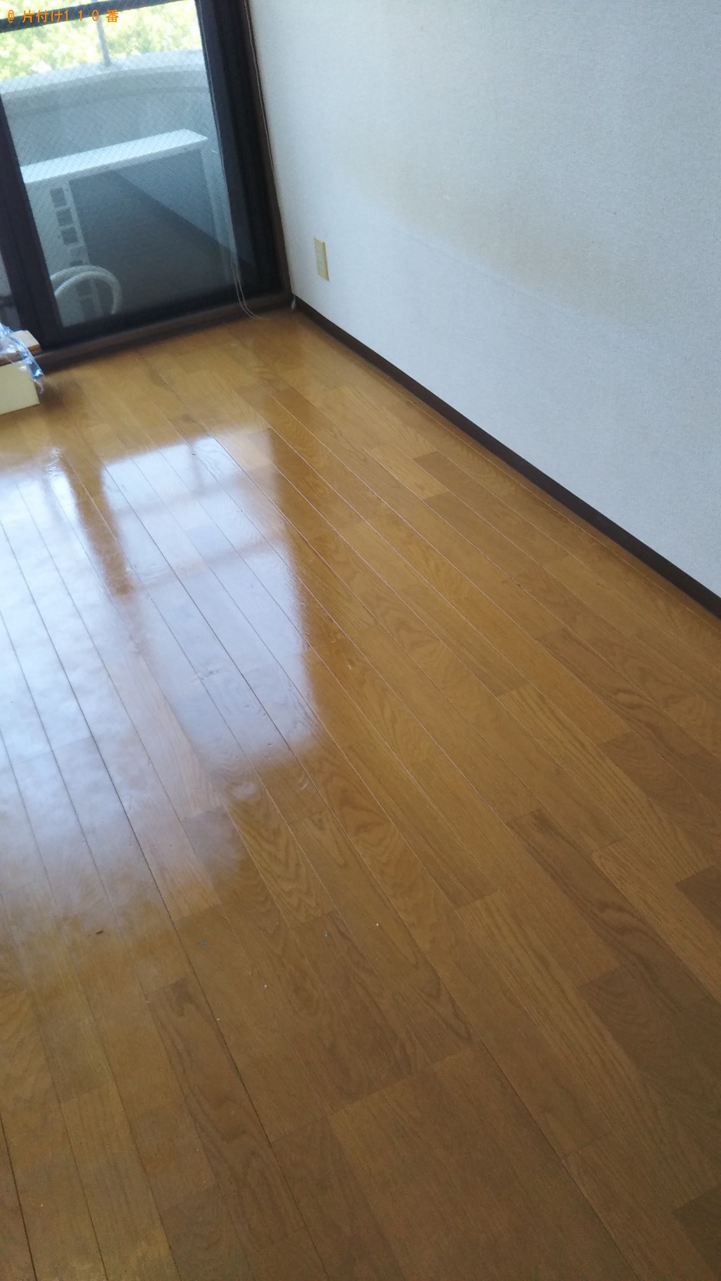 【紀の川市】カーペット、スタンドミラー、食器棚、本棚等の回収