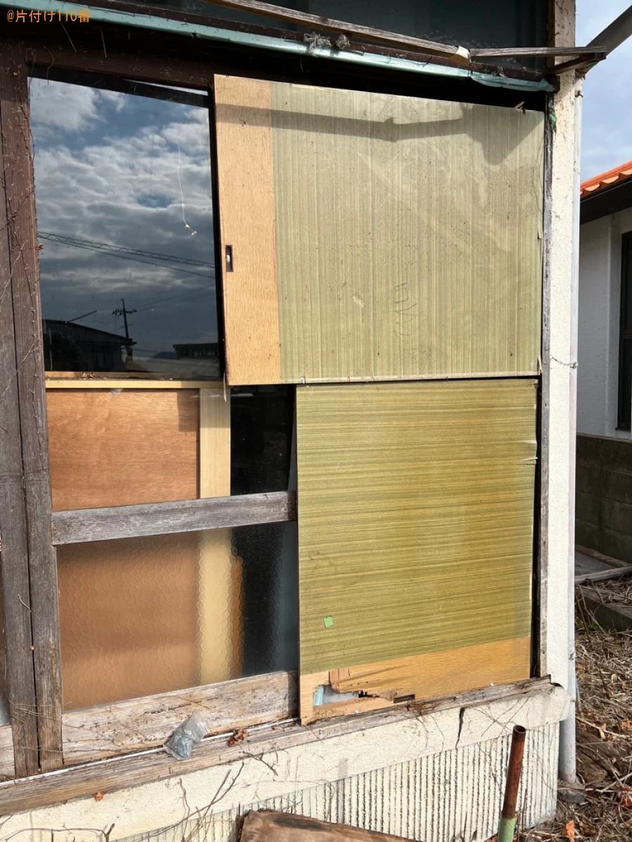 空き家の窓が枠が外れないように修理する作業ご依頼 お客様の声